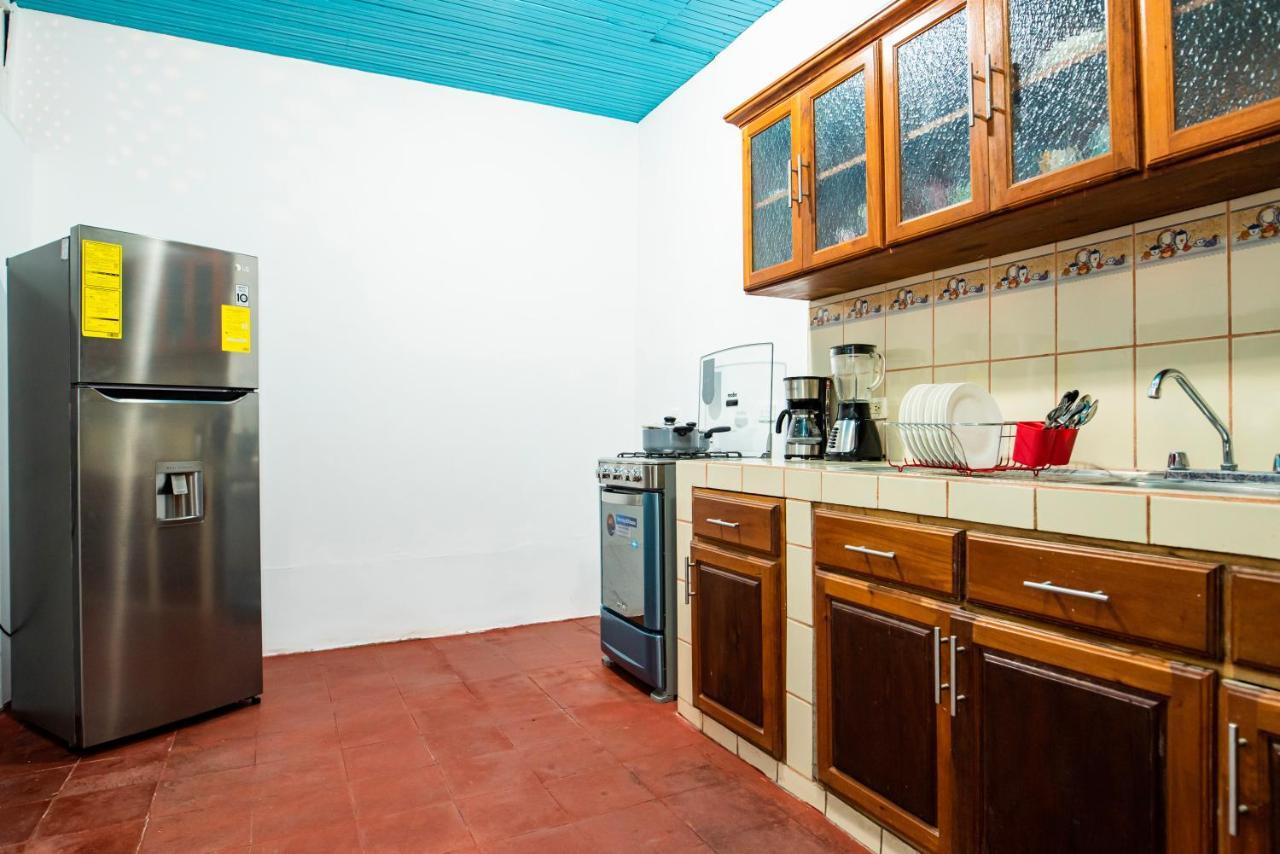 Hostal Victoria Granada Bagian luar foto