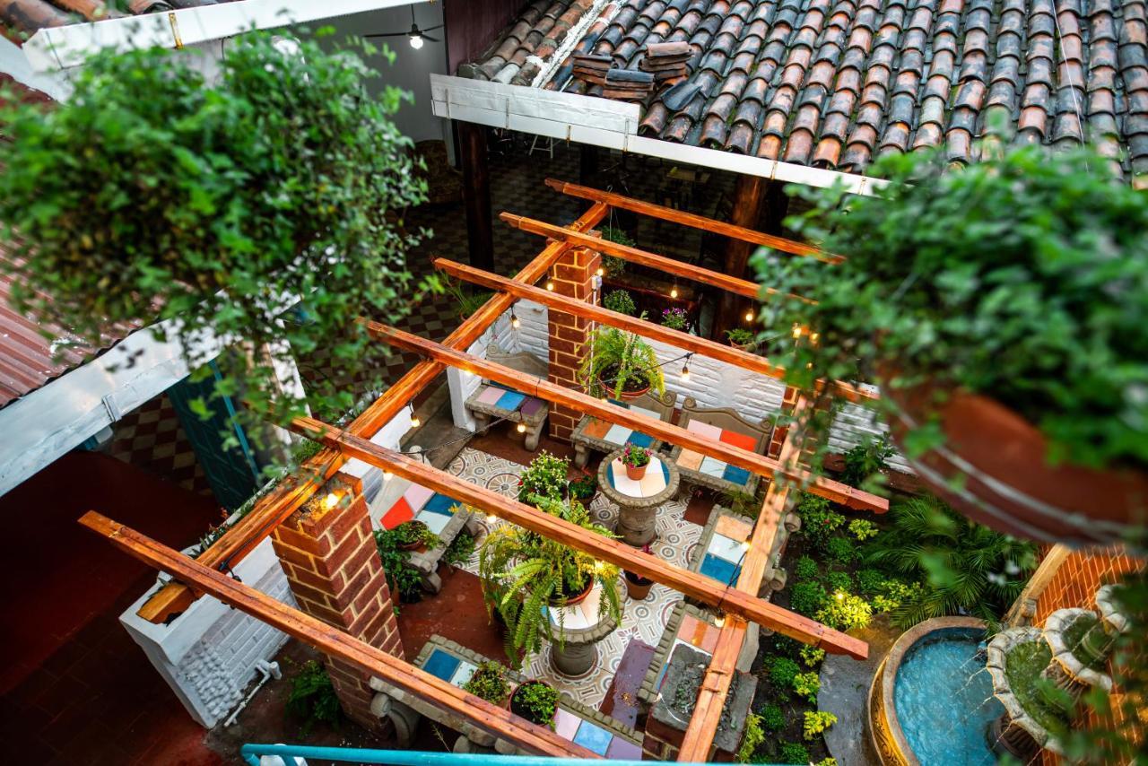Hostal Victoria Granada Bagian luar foto
