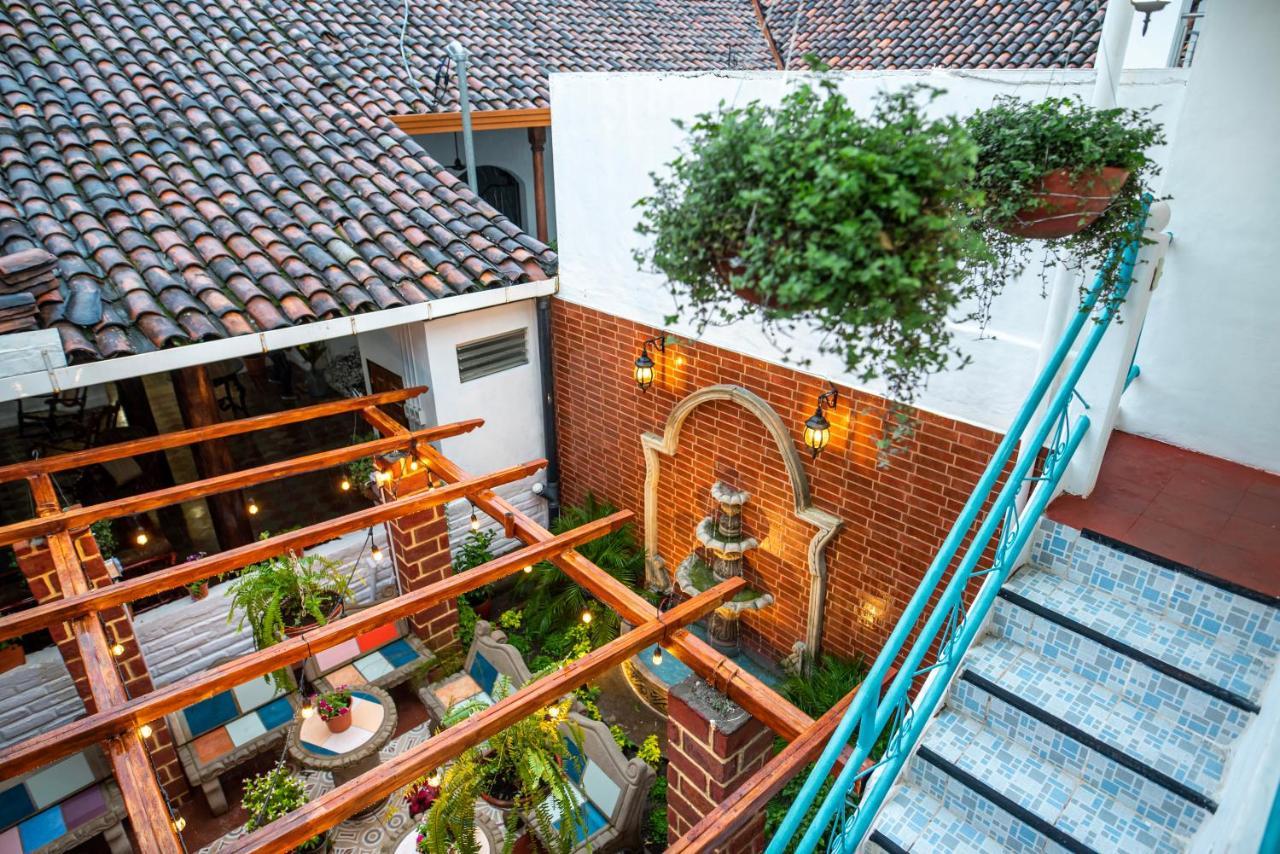Hostal Victoria Granada Bagian luar foto
