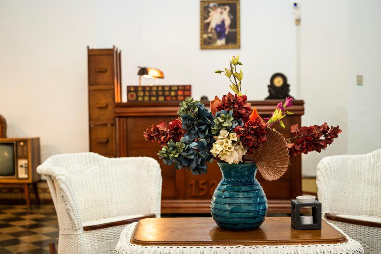 Hostal Victoria Granada Bagian luar foto