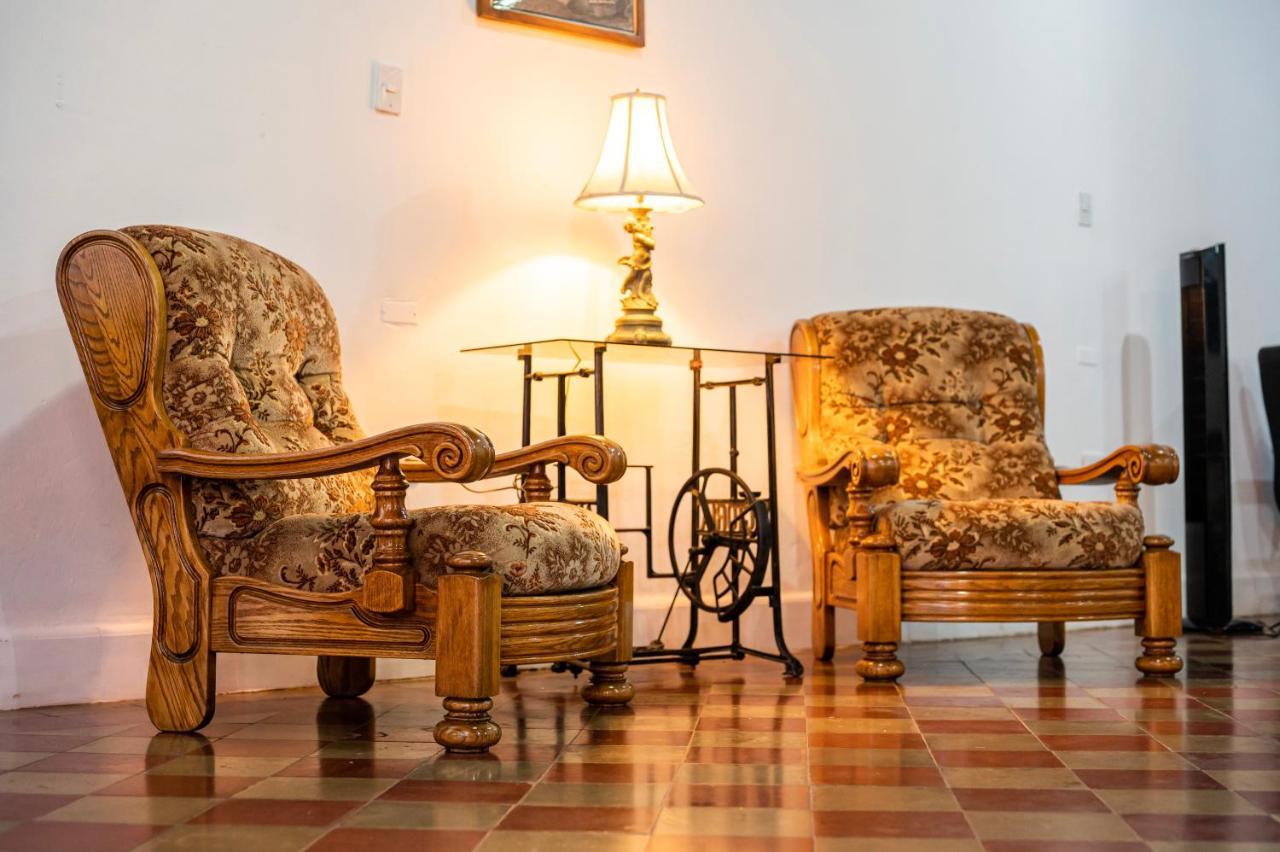 Hostal Victoria Granada Bagian luar foto