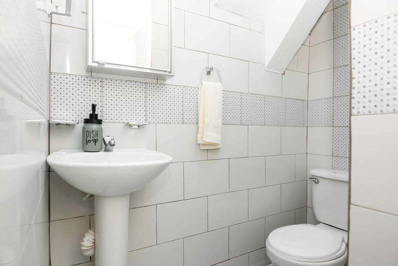 Hostal Victoria Granada Bagian luar foto