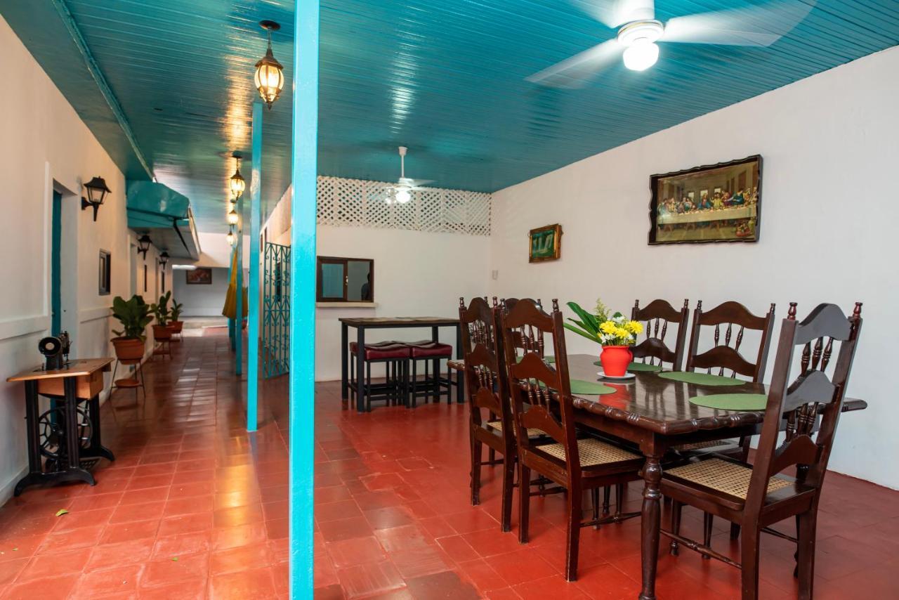Hostal Victoria Granada Bagian luar foto