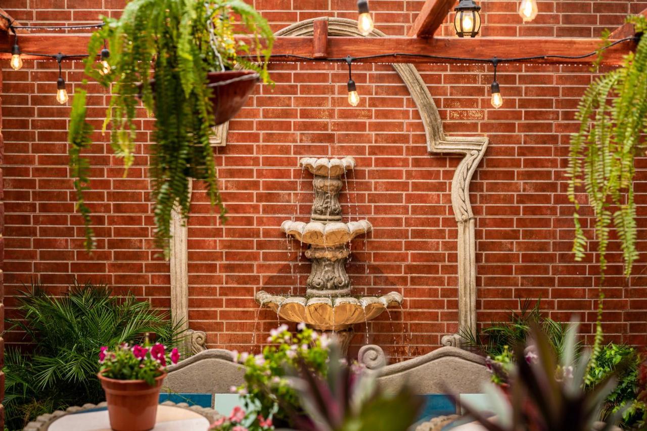 Hostal Victoria Granada Bagian luar foto