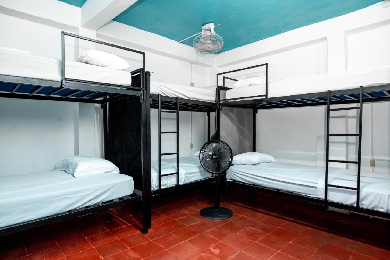 Hostal Victoria Granada Bagian luar foto