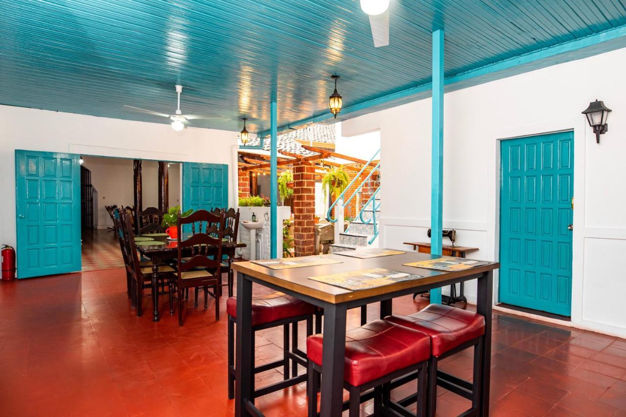 Hostal Victoria Granada Bagian luar foto