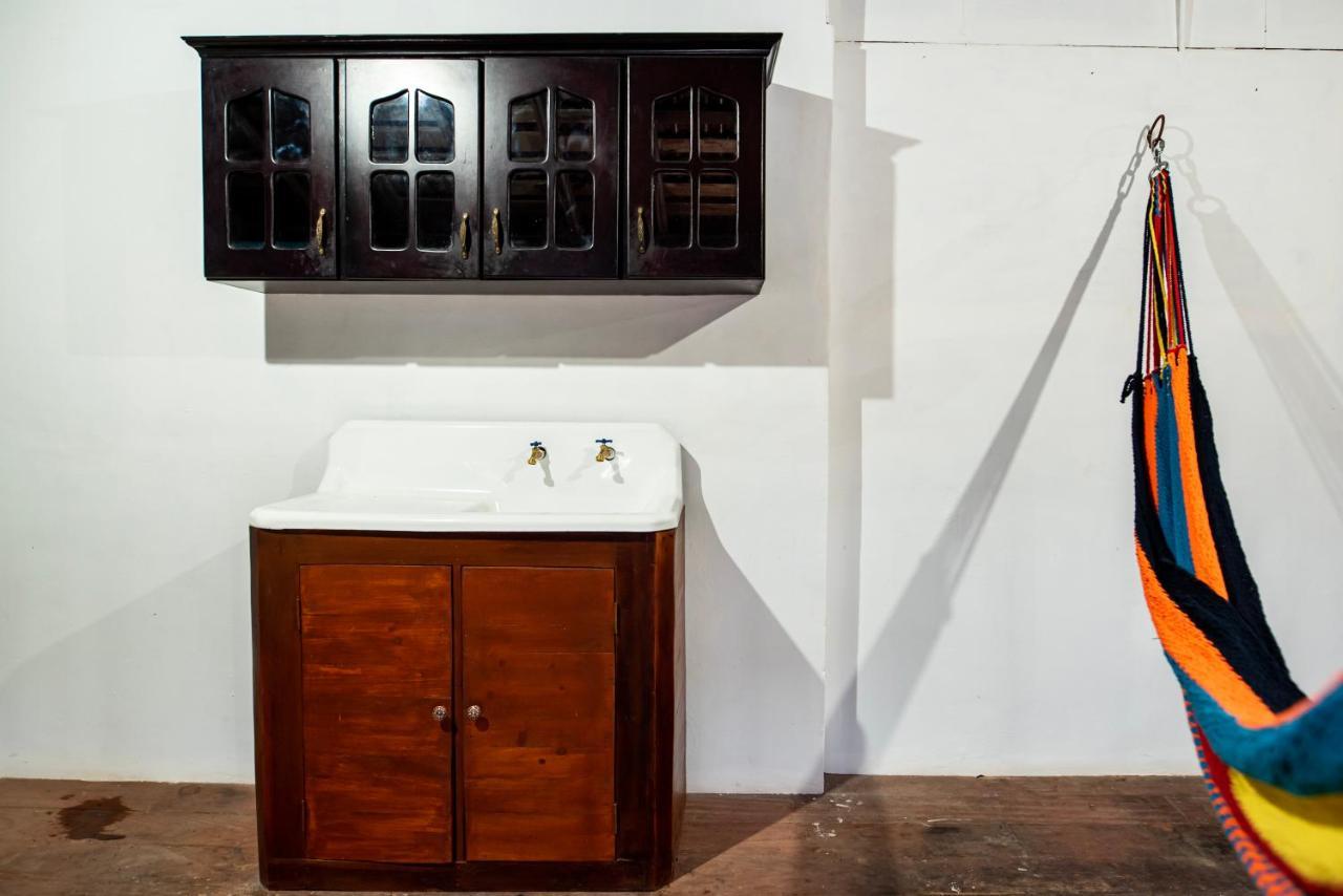 Hostal Victoria Granada Bagian luar foto