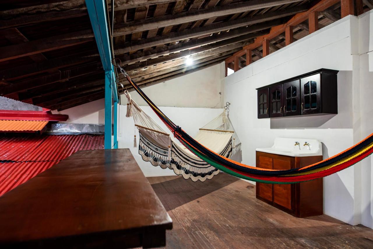 Hostal Victoria Granada Bagian luar foto