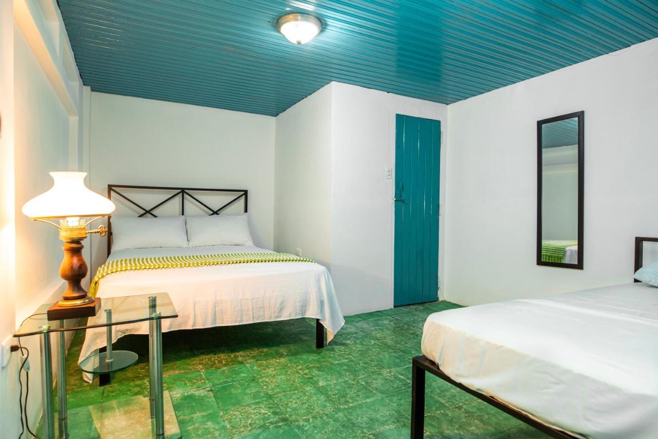 Hostal Victoria Granada Bagian luar foto