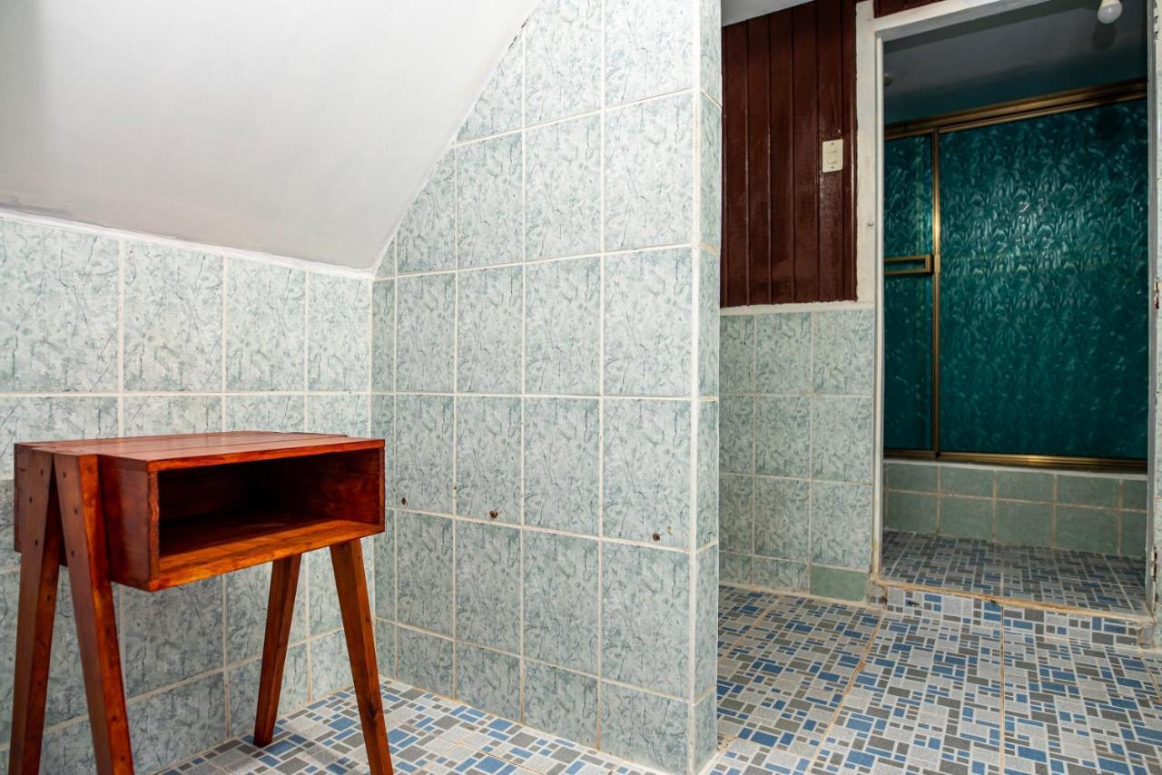 Hostal Victoria Granada Bagian luar foto