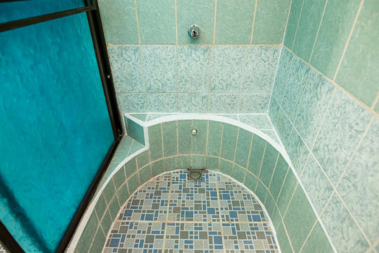 Hostal Victoria Granada Bagian luar foto