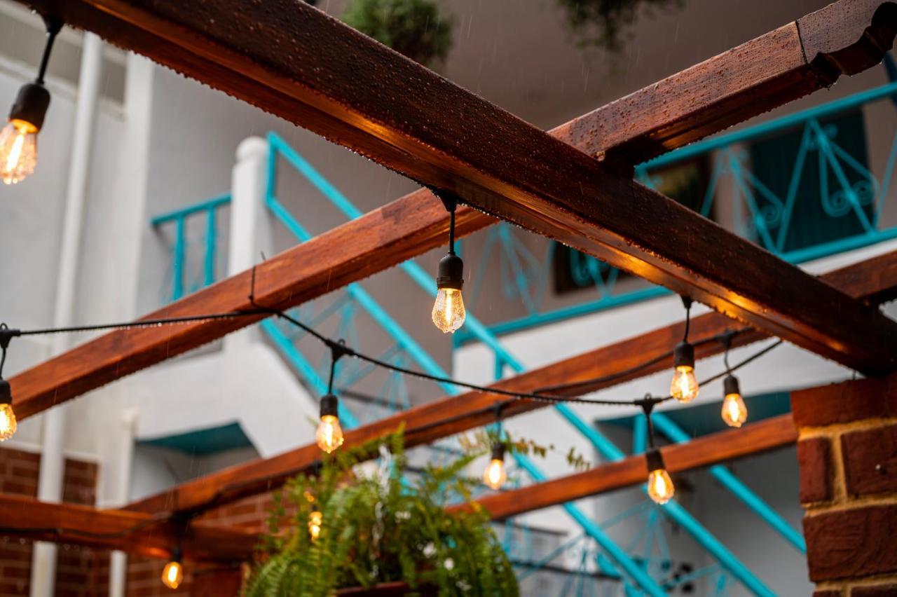 Hostal Victoria Granada Bagian luar foto