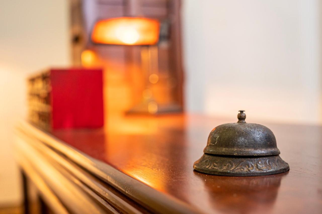 Hostal Victoria Granada Bagian luar foto