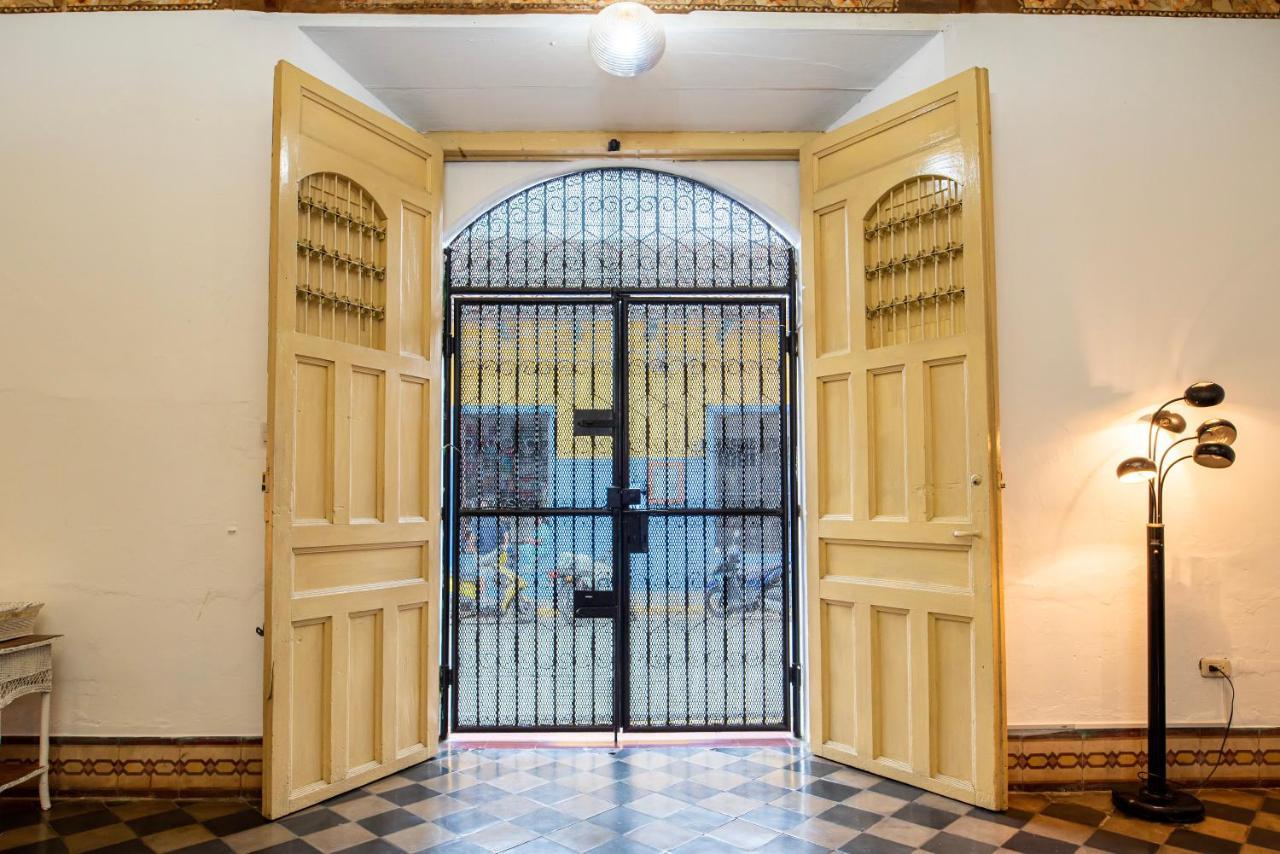 Hostal Victoria Granada Bagian luar foto