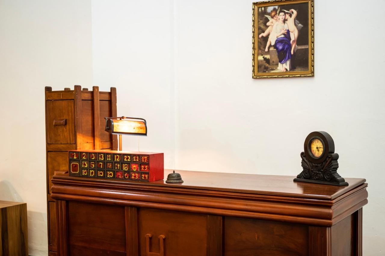 Hostal Victoria Granada Bagian luar foto