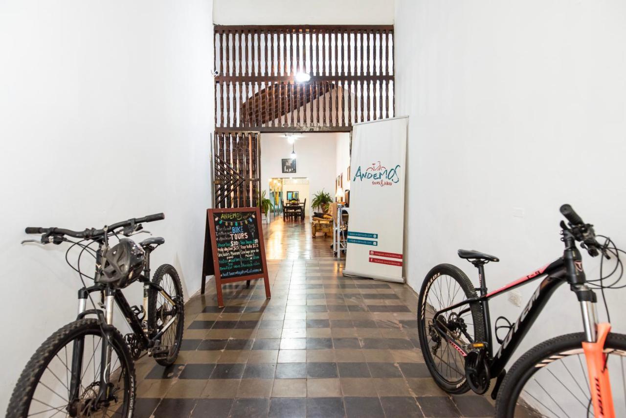 Hostal Victoria Granada Bagian luar foto