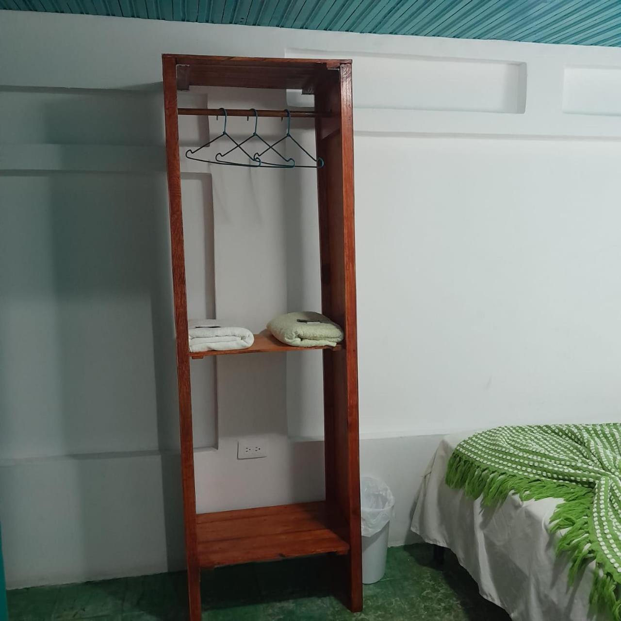 Hostal Victoria Granada Bagian luar foto
