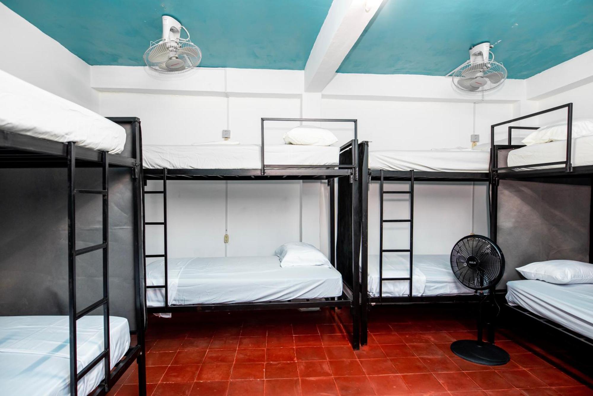 Hostal Victoria Granada Bagian luar foto