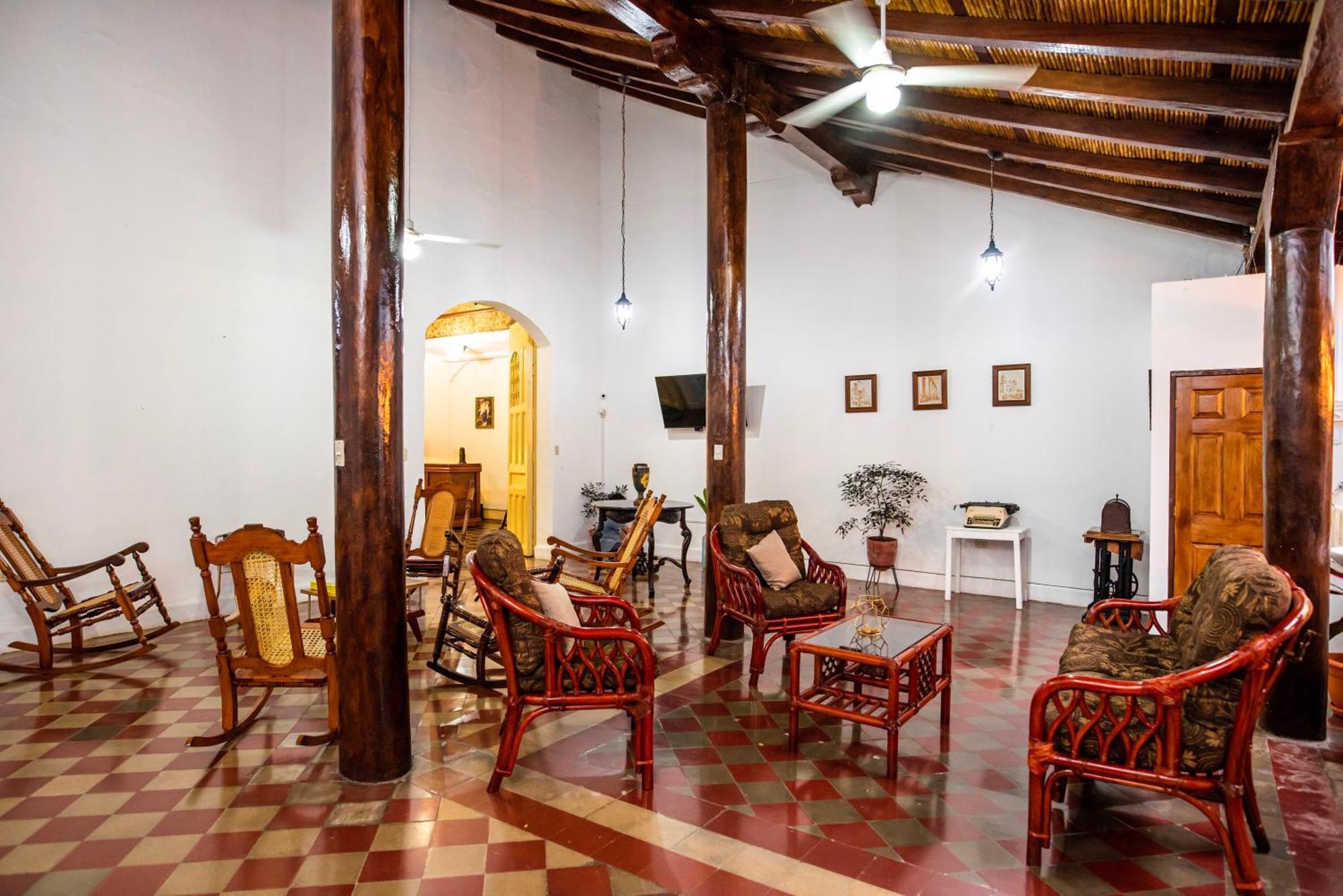 Hostal Victoria Granada Bagian luar foto