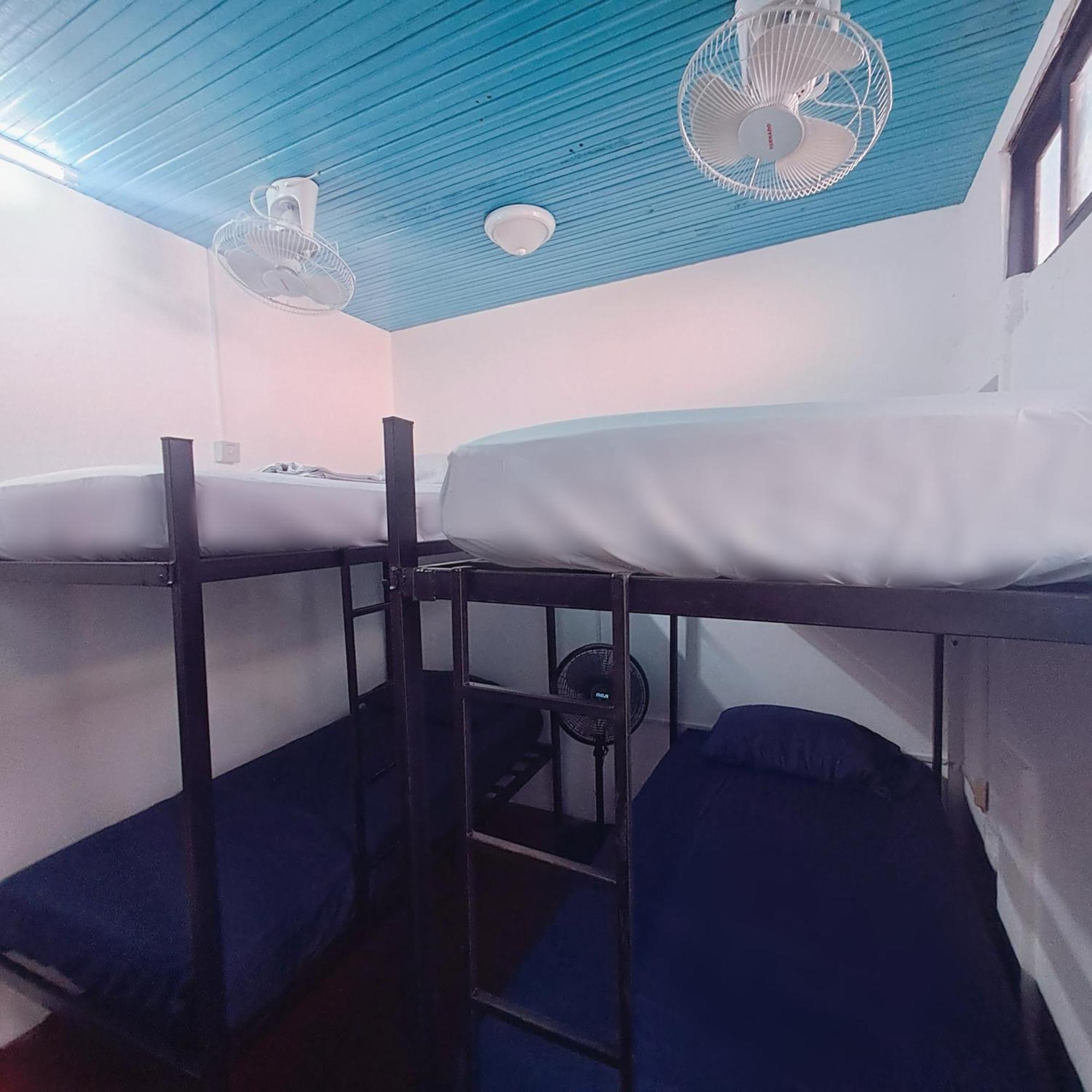 Hostal Victoria Granada Bagian luar foto
