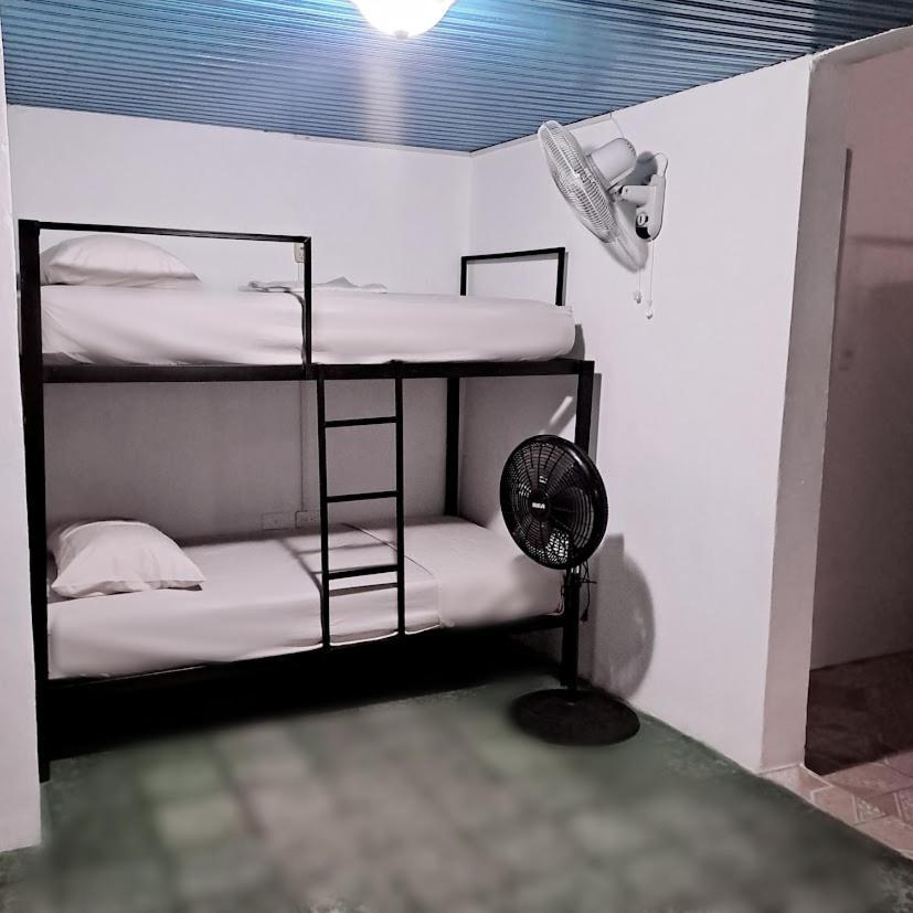 Hostal Victoria Granada Bagian luar foto